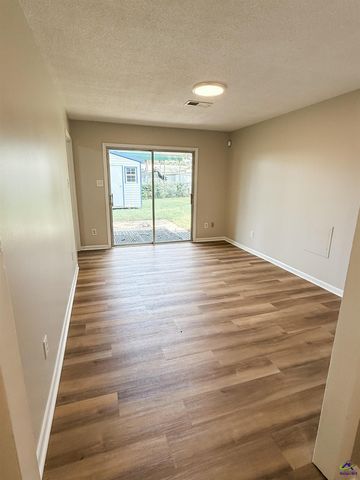 128 Barnesdale Dr, Warner Robins, GA 31093