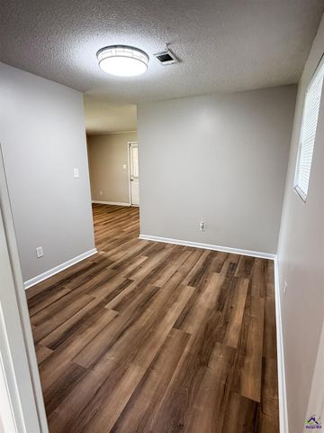 128 Barnesdale Dr, Warner Robins, GA 31093