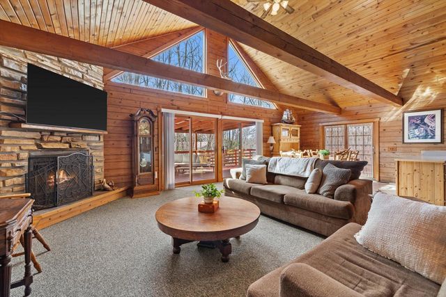 9225 400th AVENUE, Genoa City, WI 53128