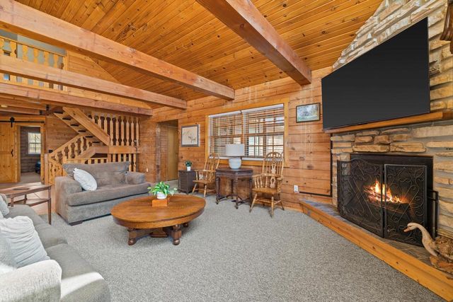 9225 400th AVENUE, Genoa City, WI 53128