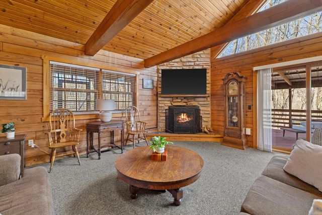 9225 400th AVENUE, Genoa City, WI 53128