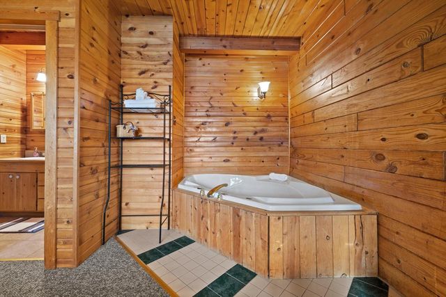 9225 400th AVENUE, Genoa City, WI 53128