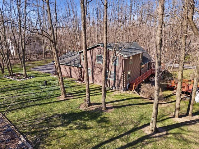 9225 400th AVENUE, Genoa City, WI 53128