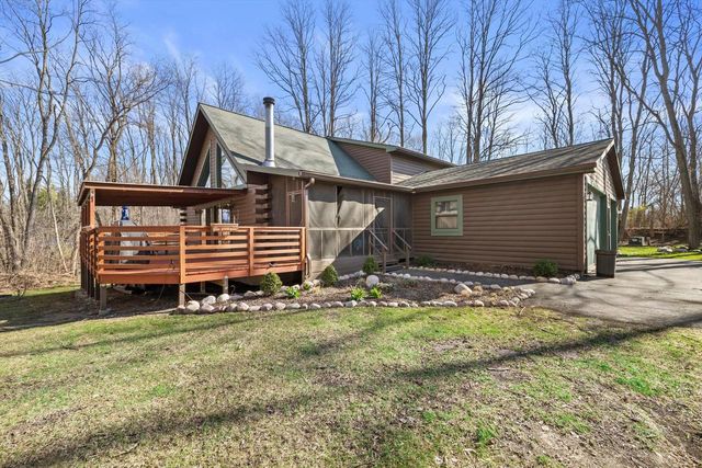 9225 400th AVENUE, Genoa City, WI 53128