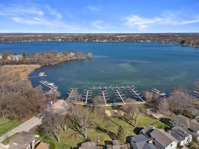 9225 400th AVENUE, Genoa City, WI 53128