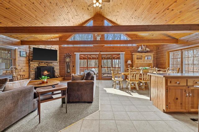 9225 400th AVENUE, Genoa City, WI 53128