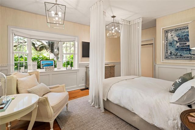 4871 SW 74th Ter, Miami, FL 33143