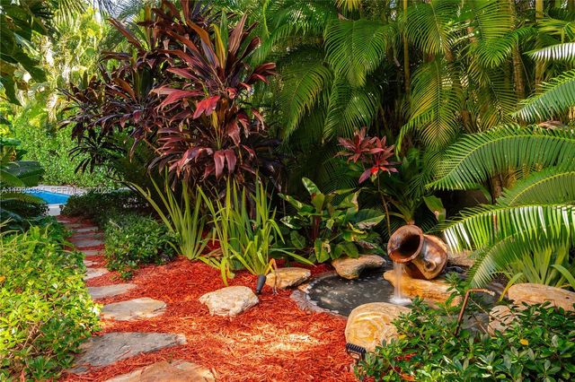 4871 SW 74th Ter, Miami, FL 33143