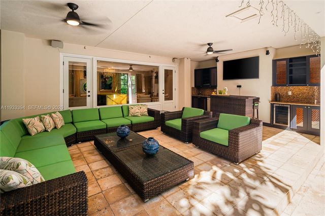 4871 SW 74th Ter, Miami, FL 33143