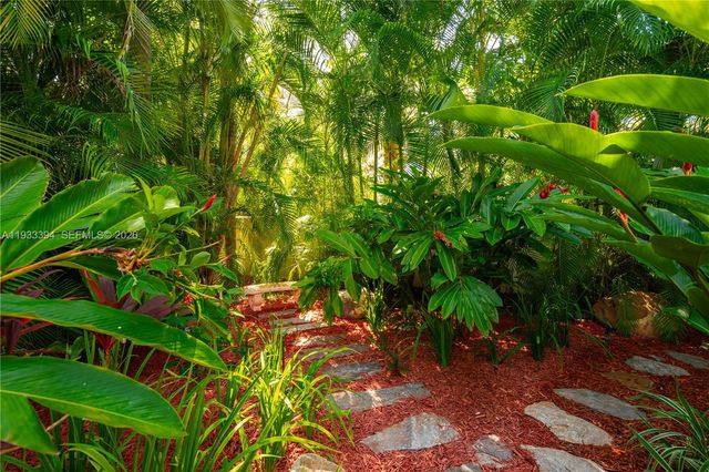 4871 SW 74th Ter, Miami, FL 33143