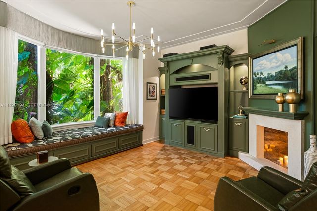 4871 SW 74th Ter, Miami, FL 33143