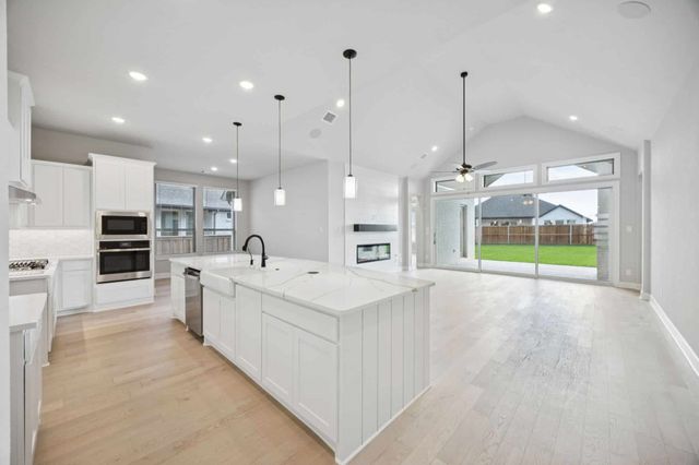 100 Bristol Lane, Azle, TX 76020
