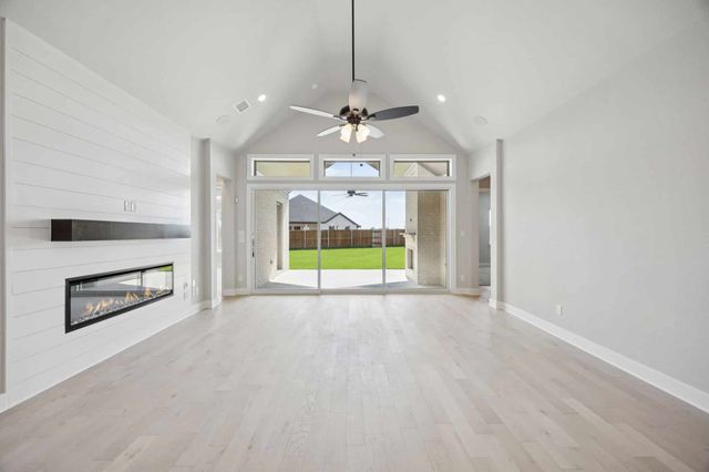 100 Bristol Lane, Azle, TX 76020