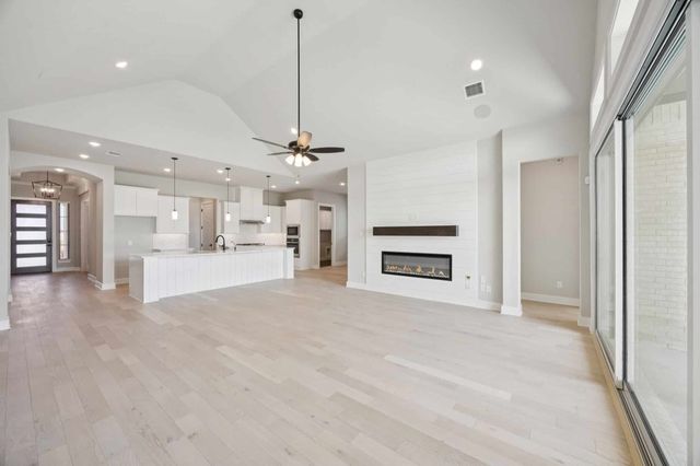 100 Bristol Lane, Azle, TX 76020
