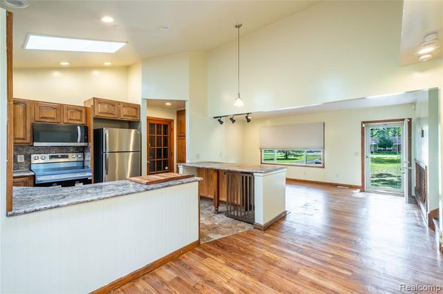 1041 Davenport Drive, Burton, MI 48529