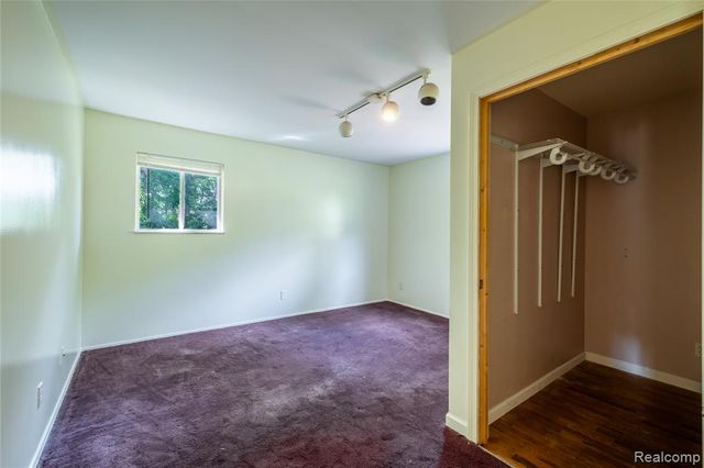 1041 Davenport Drive, Burton, MI 48529