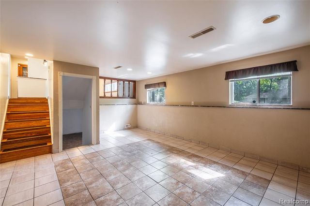1041 Davenport Drive, Burton, MI 48529