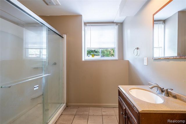 1041 Davenport Drive, Burton, MI 48529