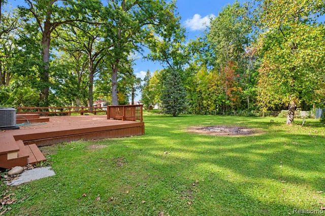 1041 Davenport Drive, Burton, MI 48529