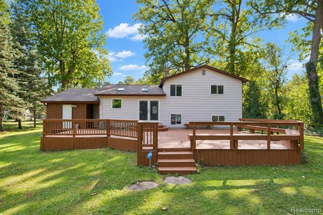 1041 Davenport Drive, Burton, MI 48529