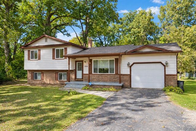 1041 Davenport Drive, Burton, MI 48529