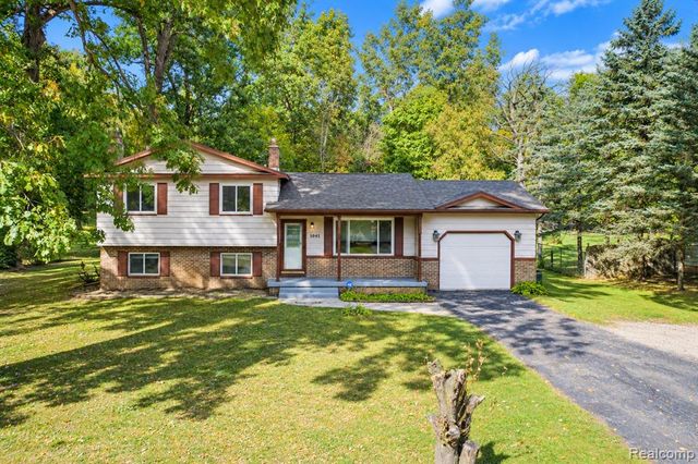 1041 Davenport Drive, Burton, MI 48529