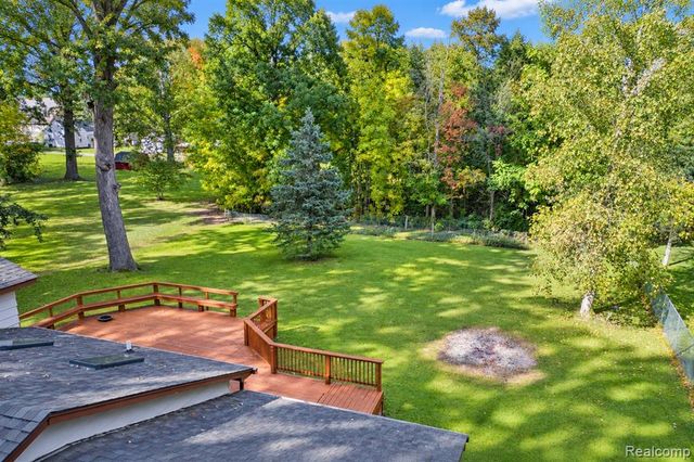 1041 Davenport Drive, Burton, MI 48529