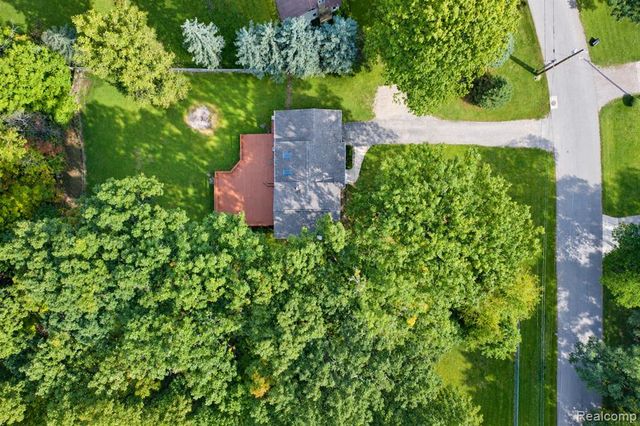 1041 Davenport Drive, Burton, MI 48529