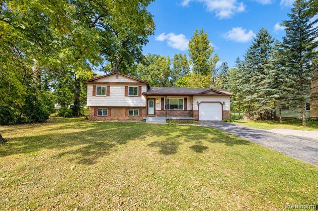 1041 Davenport Drive, Burton, MI 48529
