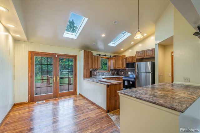 1041 Davenport Drive, Burton, MI 48529