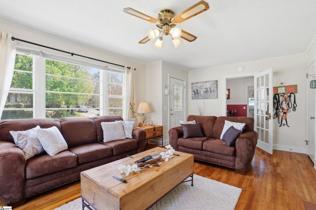 602 S Tugaloo Avenue, Walhalla, SC 29691