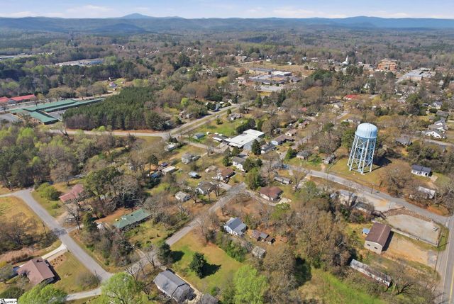 602 S Tugaloo Avenue, Walhalla, SC 29691