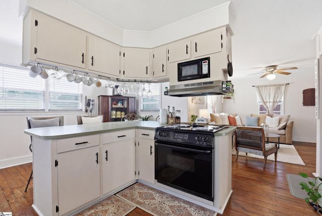 602 S Tugaloo Avenue, Walhalla, SC 29691