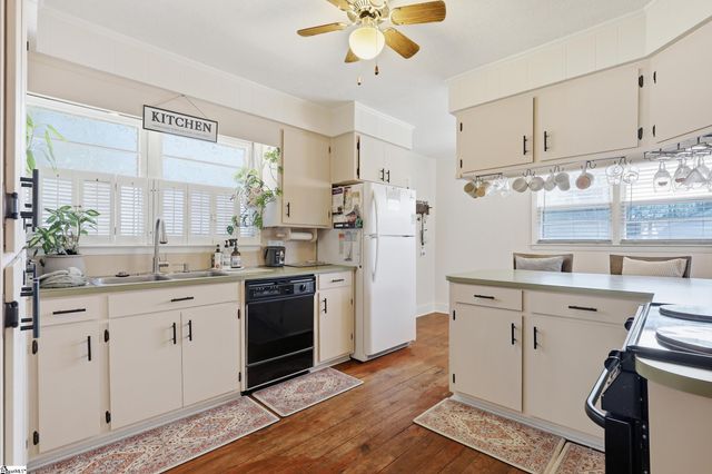 602 S Tugaloo Avenue, Walhalla, SC 29691