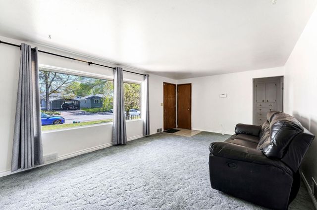 915 N Bowdish Rd, Spokane Valley, WA 99206