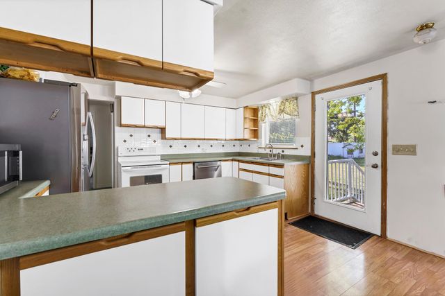 915 N Bowdish Rd, Spokane Valley, WA 99206