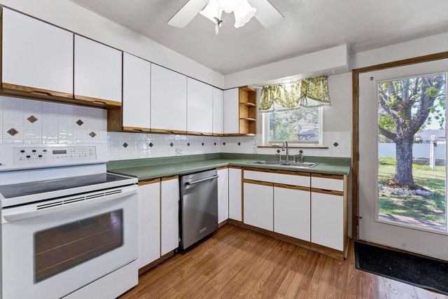 915 N Bowdish Rd, Spokane Valley, WA 99206