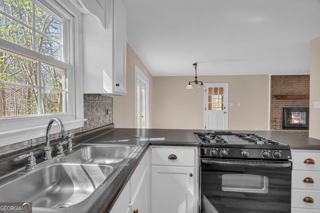 694 Lovers Lane, Toccoa, GA 30577