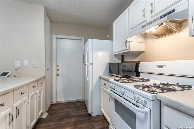9706 MEADOW DR, Converse, TX 78109