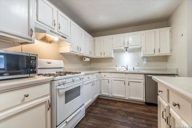 9706 MEADOW DR, Converse, TX 78109