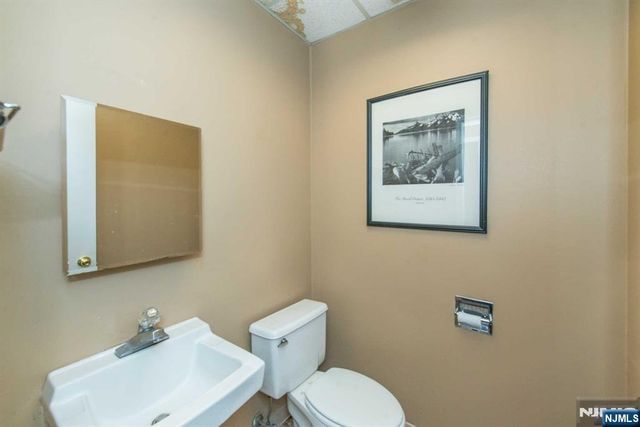 435-437 Hollywood Avenue 7, Fairfield, NJ 07004