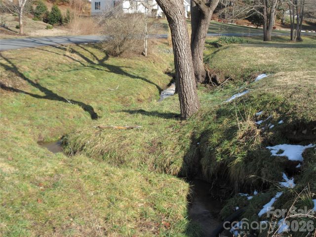 618 Brook Knoll Circle, Weaverville, NC 28787