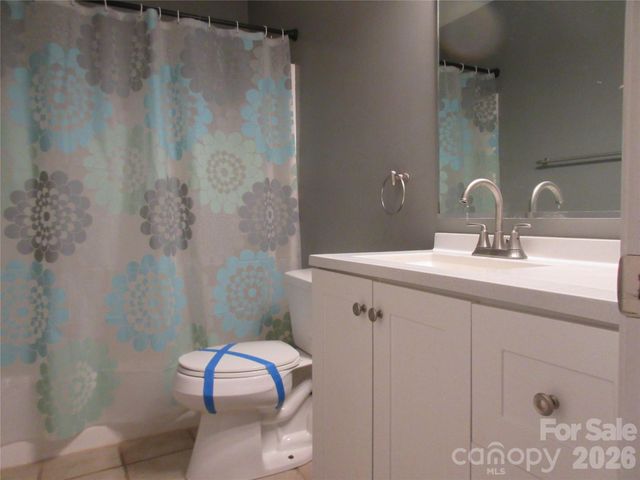 618 Brook Knoll Circle, Weaverville, NC 28787