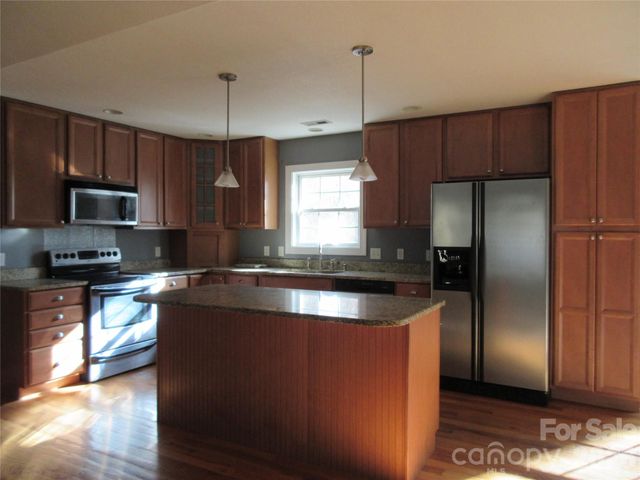 618 Brook Knoll Circle, Weaverville, NC 28787