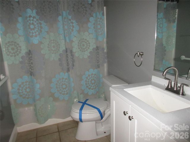 618 Brook Knoll Circle, Weaverville, NC 28787