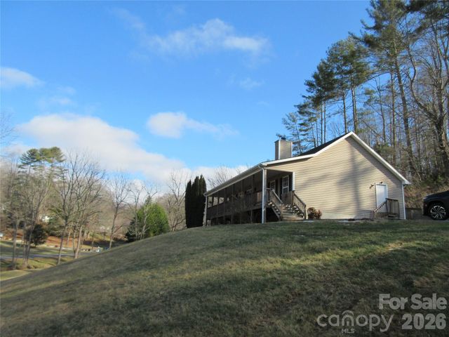 618 Brook Knoll Circle, Weaverville, NC 28787
