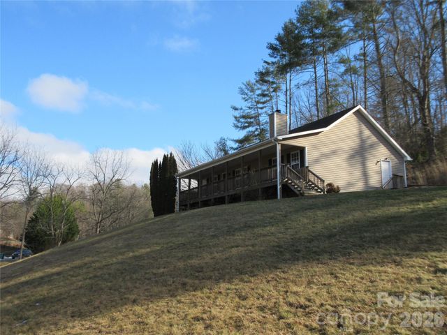 618 Brook Knoll Circle, Weaverville, NC 28787