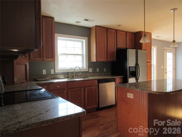 618 Brook Knoll Circle, Weaverville, NC 28787