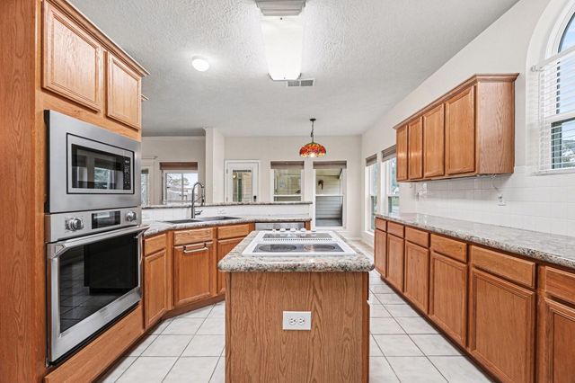 702 Huntercrest Street, El Lago, TX 77586