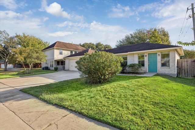 702 Huntercrest Street, El Lago, TX 77586